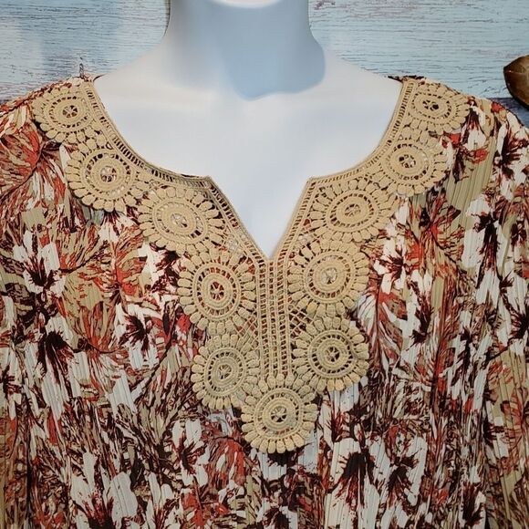 Catherines Sz 2X Floral Print Pleated Lace Neckline Snakebite Hem Blouse 324 - Picture 5 of 9